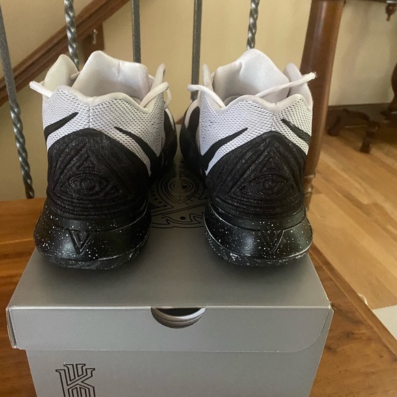 Kyrie 5 men’s basketball shoe size 12.5 - Picture 5 of 7